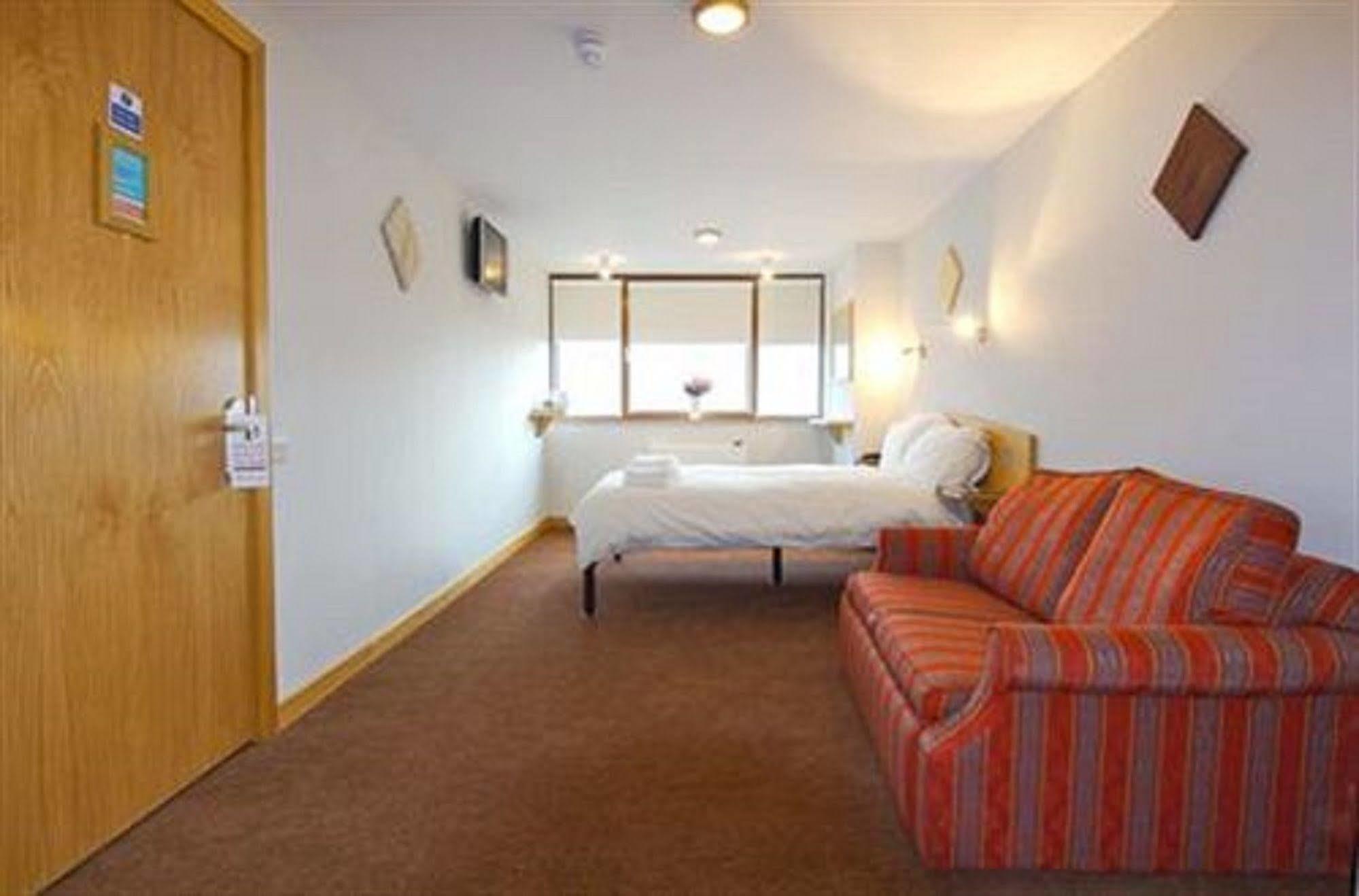 Rosemount Hotel Heathrow Hounslow Room photo